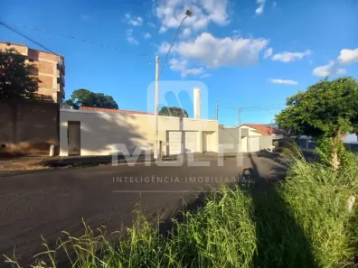 Casa com 3 Quartos para alugar, 228m² no Tibery, Uberlândia