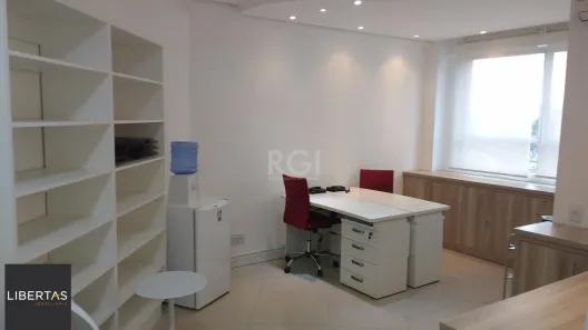 Sala Comercial à venda, 23m² no Passo da Areia, Porto Alegre
