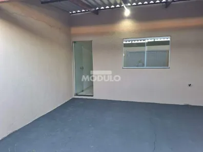 Casa com 2 Quartos para alugar, 90m² no Jardim Ipanema, Uberlândia