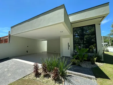 Casa com 3 Quartos à venda, 132m² no Forquilhas, São José