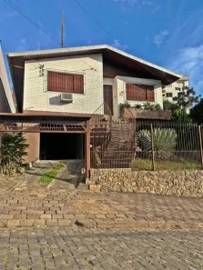 Casa com 4 Quartos para alugar, 230m² no Rio Branco, Caxias do Sul