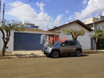 Casa com 3 Quartos para alugar, 249m² no Jardim Estoril III, Bauru