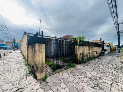 Casa com 3 Quartos à venda, 240m² no Candelária, Natal