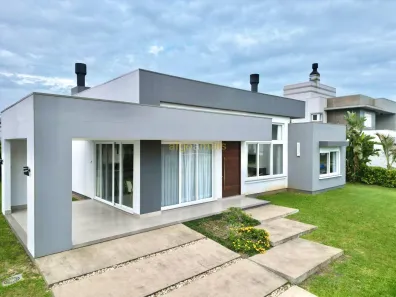 Casa de Condomínio com 4 Quartos à venda, 206m² no XANGRI-LÁ, Osório