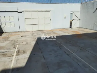 Casa com 8 Quartos para alugar, 230m² no Jardim Ipanema, Uberlândia