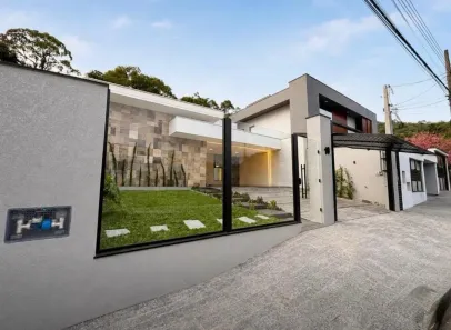 Casa com 3 Quartos à venda, 188m² no Bom Retiro, Joinville