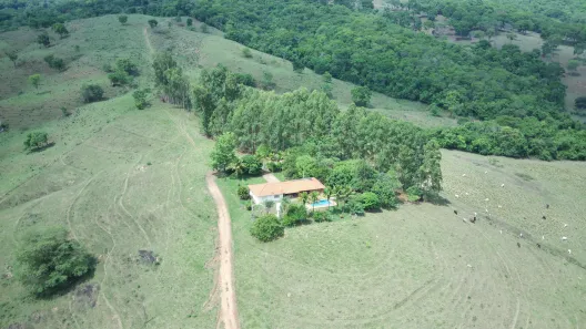Fazenda/Sítio com 3 Quartos à venda, 250m² no , Caldazinha