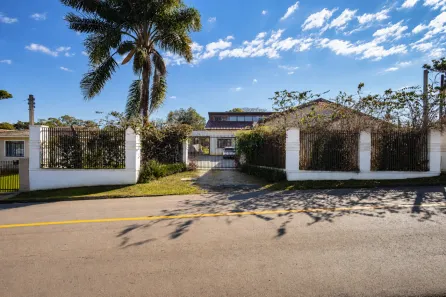 Casa com 4 Quartos à venda, 338m² no Butiatuvinha, Curitiba