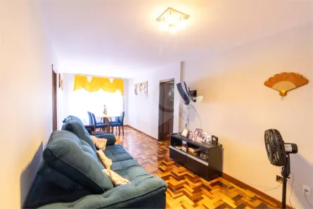 Apartamento com 3 Quartos para alugar, 77m² no Medianeira, Porto Alegre
