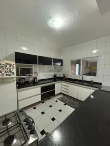 Casa com 3 Quartos para alugar, 210m² no Jardim Crystal Park, Jacareí