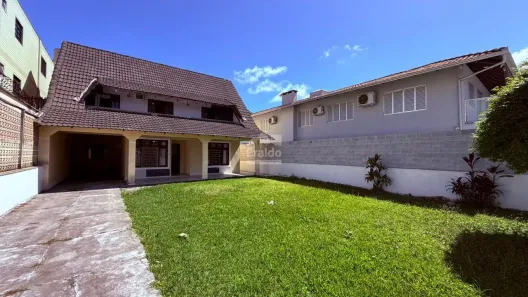Sobrado com 5 Quartos à venda, 239m² no Balneário Caiobá, Matinhos