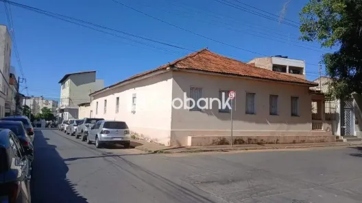 Lote/Terreno à venda, 327m² no Centro, Montes Claros