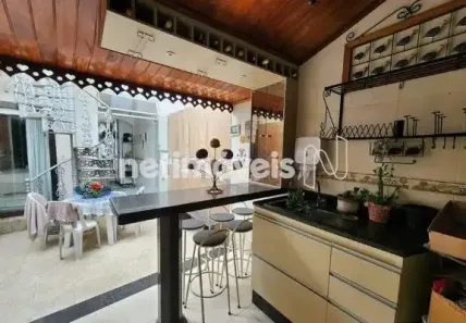 Casa com 3 Quartos para alugar, 140m² no Santa Amélia, Belo Horizonte