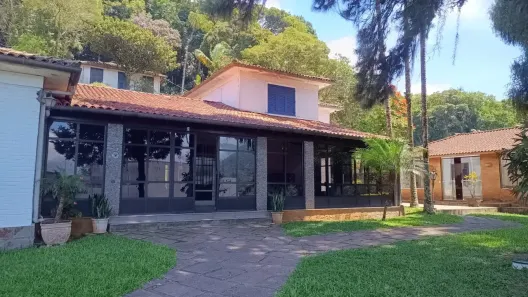 Casa com 6 Quartos à venda, 600m² no Valparaíso, Petrópolis