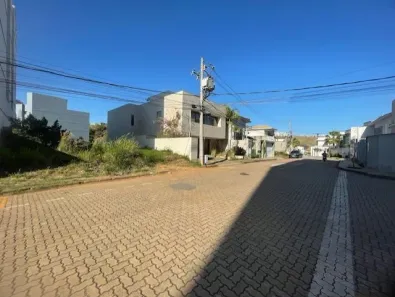 Lote/Terreno à venda, 360m² no Jardim Amália, Volta Redonda