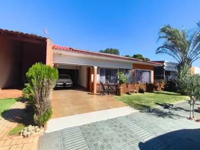 Casa com 3 Quartos à venda, 180m² no Vila Santa Izabel, Maringá