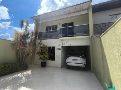 Sobrado com 3 Quartos à venda, 155m² no Cafezal, Londrina