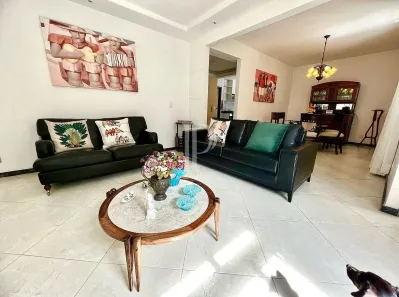 Casa com 5 Quartos à venda, 335m² no Praia da Costa, Vila Velha