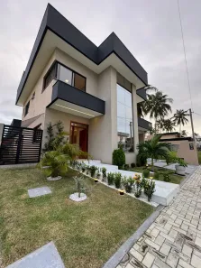 Casa de Condomínio com 3 Quartos à venda, 218m² no Cajupiranga, Parnamirim
