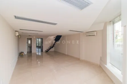 Sala Comercial para alugar, 150m² no Independência, Porto Alegre