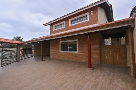 Sobrado com 4 Quartos para alugar, 240m² no Balneário Três Marias, Peruíbe