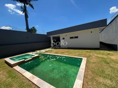 Casa com 3 Quartos à venda, 230m² no Cidade Jardim, Uberlândia