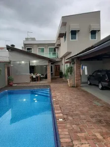 Sobrado com 3 Quartos à venda, 236m² no Jardim Amália, Caçapava