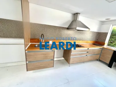 Casa de Condomínio com 3 Quartos à venda, 250m² no Tamboré, Santana de Parnaíba