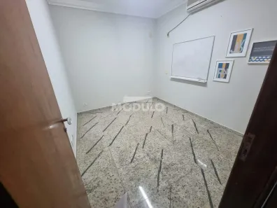 Sala Comercial para alugar, 24m² no Umuarama, Uberlândia