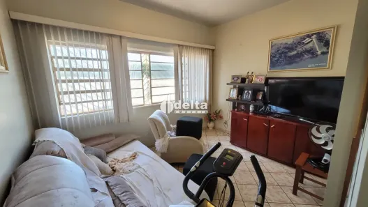 Casa com 7 Quartos à venda, 280m² no Martins, Uberlândia