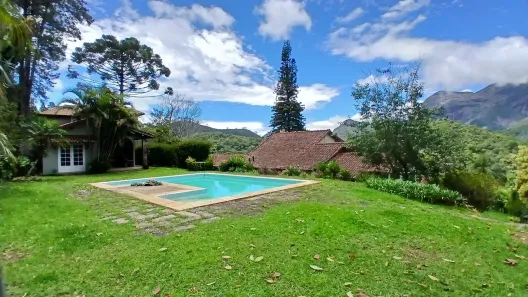 Casa de Condomínio com 5 Quartos à venda, 280m² no Carangola, Petrópolis