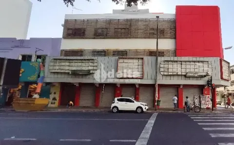 Ponto Comercial para alugar, 2000m² no Centro, Uberlândia