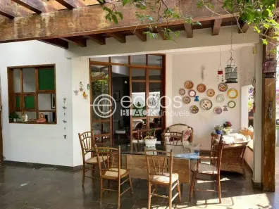 Casa com 4 Quartos à venda, 250m² no Saraiva, Uberlândia