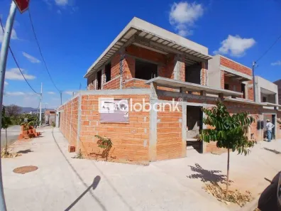 Sobrado com 3 Quartos à venda, 200m² no Ibituruna, Montes Claros