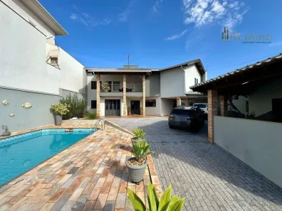 Sobrado com 4 Quartos à venda, 270m² no Parque Residencial Alcântara, Londrina