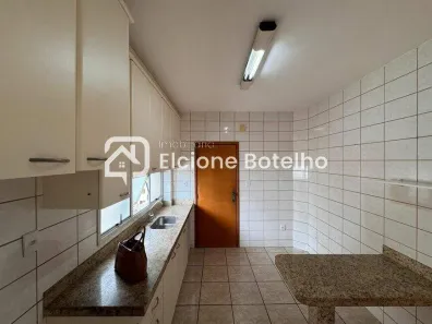 Apartamento com 3 Quartos para alugar, 126m² no Saraiva, Uberlândia