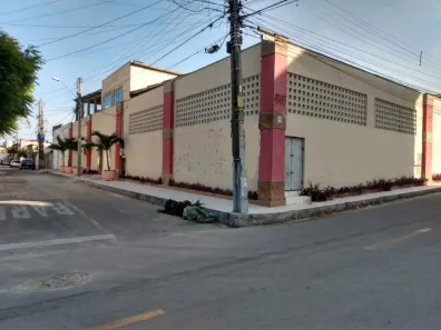 Casa com 10 Quartos à venda, 300m² no Montese, Fortaleza