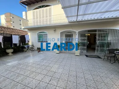 Casa com 3 Quartos para alugar, 240m² no Barreiros, São José