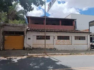 Casa com 3 Quartos para alugar, 12m² no Todos os Santos, Montes Claros