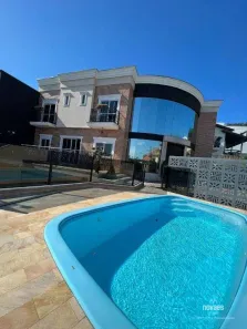 Sobrado com 4 Quartos à venda, 326m² no Bom Retiro, Joinville