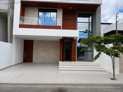 Sobrado com 4 Quartos à venda, 243m² no Cidade Universitária, Petrolina