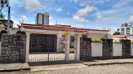 Casa com 3 Quartos à venda, 227m² no Lagoa Nova, Natal