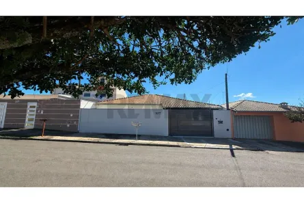 Casa com 3 Quartos para alugar, 204m² no Jardim Panorama, Botucatu