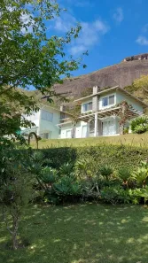 Casa de Condomínio com 3 Quartos à venda, 330m² no Samambaia, Petrópolis