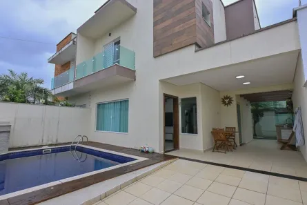 Sobrado com 3 Quartos à venda, 115m² no Barrio Flórida, Peruíbe