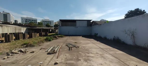 Galpão/Depósito/Armazém à venda, 600m² no Aterrado, Volta Redonda