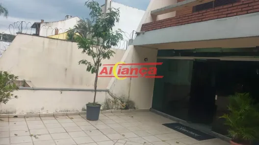 Casa com 4 Quartos para alugar, 300m² no Jardim Flor da Montanha, Guarulhos