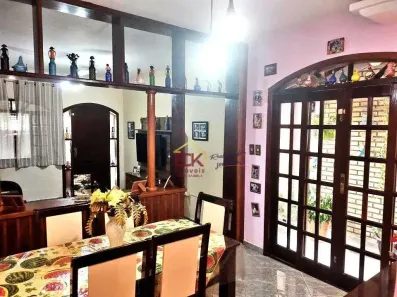 Sobrado com 5 Quartos à venda, 180m² no Jardim Gurilândia, Taubaté