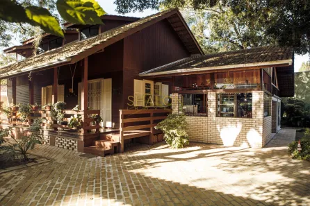 Casa com 6 Quartos à venda, 832m² no Zimbros, Bombinhas