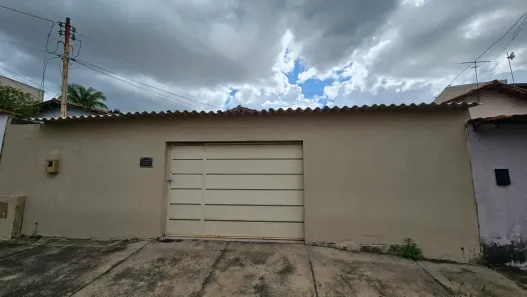 Casa com 3 Quartos à venda, 300m² no Setor Garavelo, Aparecida de Goiânia